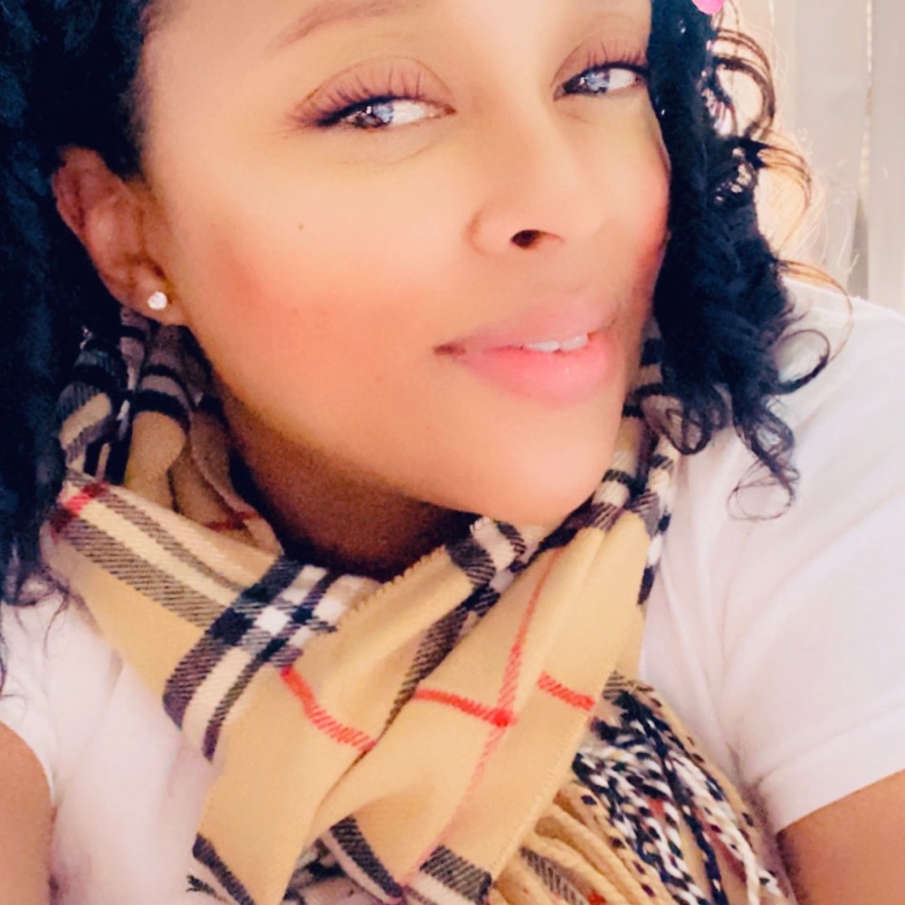 Meet your Posher, Larosa